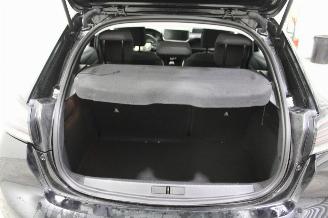 Peugeot 208  picture 17