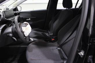 Peugeot 208  picture 10