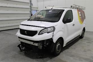 krockskadad bil auto Peugeot Expert  2022/2