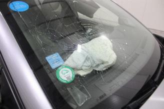 Peugeot 208  picture 17