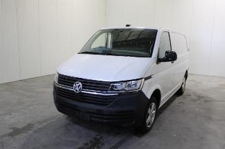 damaged passenger cars Volkswagen Transporter T6 2021/12