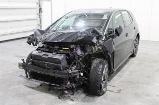 damaged passenger cars Volkswagen ID.3  2023/8