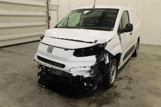 krockskadad bil auto Fiat Doblo  2025/1