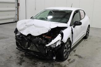 damaged passenger cars Renault Clio  2023/6