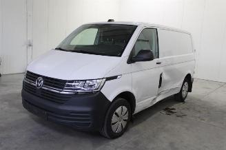 krockskadad bil auto Volkswagen Transporter T6 2024/1