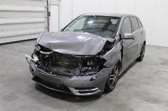 krockskadad bil auto Mercedes B-klasse B 180 2011/11