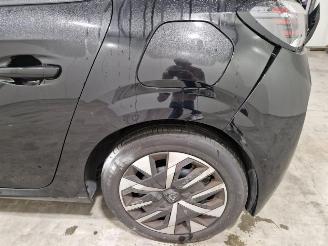 Peugeot 208  picture 8