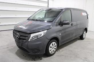 krockskadad bil auto Mercedes Vito  2021/3