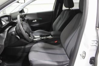 Peugeot 208  picture 10