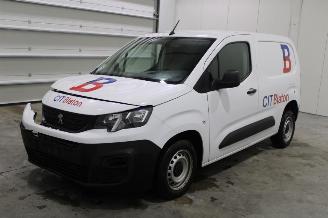 krockskadad bil auto Peugeot Partner  2023/8
