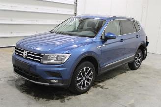 krockskadad bil auto Volkswagen Tiguan  2019/11