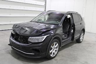 krockskadad bil auto Volkswagen Tiguan  2022/6