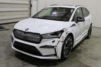 krockskadad bil auto Skoda Enyaq  2024/10