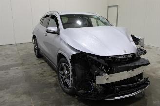 Mercedes GLA 200 picture 2