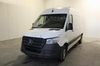 krockskadad bil bedrijf Mercedes eSprinter  2023/9