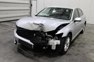 damaged passenger cars Volkswagen Passat  2018/5