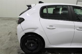 Peugeot 208  picture 24