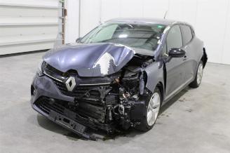 damaged passenger cars Renault Clio  2021/6