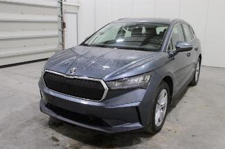 krockskadad bil auto Skoda Enyaq  2022/2