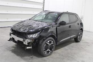 krockskadad bil auto Peugeot 2008  2024/5