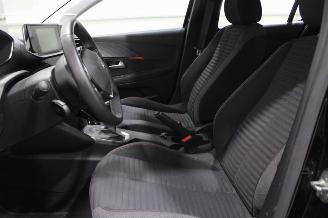 Peugeot 208  picture 11