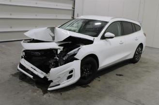 damaged passenger cars Ford Focus  2023/12