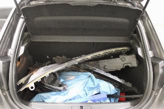 Peugeot 208  picture 18