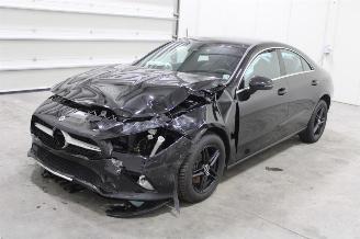 krockskadad bil auto Mercedes Cla-klasse CLA 180 2023/9