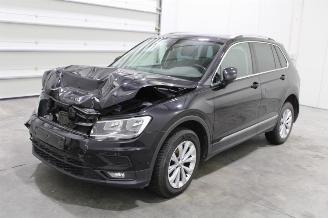 Vaurioauto  passenger cars Volkswagen Tiguan  2019/4
