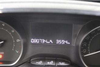 Peugeot 208  picture 12