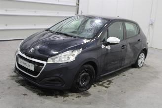 demontáž osobní automobily Peugeot 208  