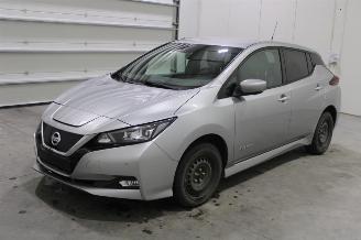 damaged passenger cars Nissan Leaf  2019/4