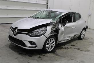krockskadad bil auto Renault Clio  2019/6
