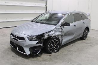 damaged passenger cars Kia Cee d cee'd 2024/4