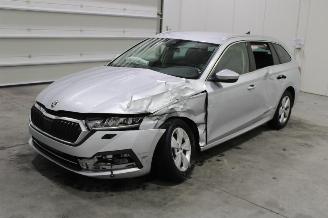 krockskadad bil auto Skoda Octavia  2023/1