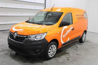 damaged passenger cars Renault Express  2023/12