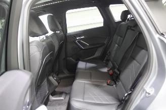 BMW iX1  picture 12