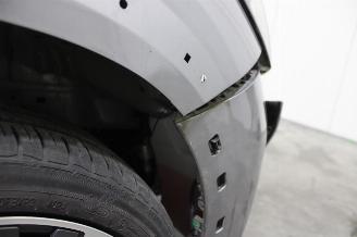 Peugeot 208  picture 8