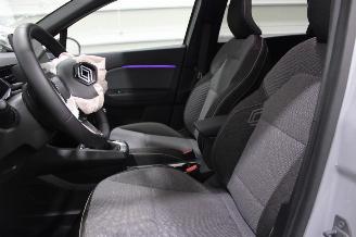 Renault Captur  picture 11
