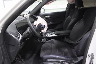 BMW iX1  picture 11