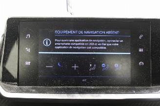 Peugeot 208  picture 13