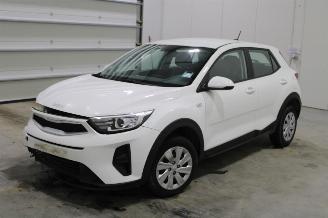 krockskadad bil auto Kia Stonic  2023/8