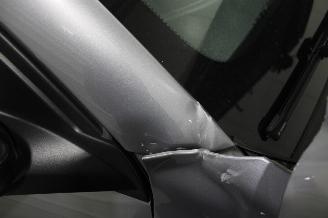Peugeot 208  picture 25