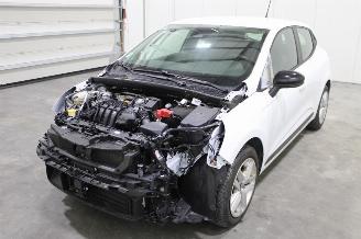 skadebil auto Renault Clio  2024/2