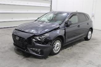 krockskadad bil auto Hyundai I-30 i30 2024/7