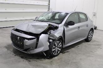 Damaged car Peugeot 208  2023/7