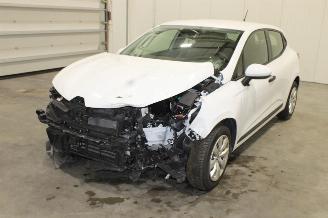 krockskadad bil auto Renault Clio  2021/4