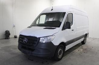 Damaged car Mercedes Sprinter  2021/11