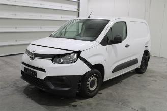 krockskadad bil auto Toyota ProAce CITY 2023/1
