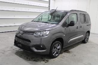krockskadad bil auto Toyota ProAce CITY 2024/1
